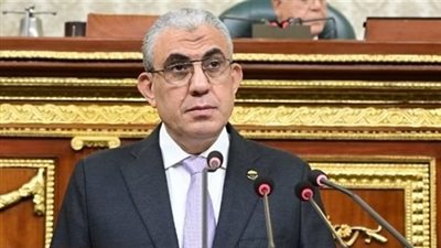 عادل عبد الفضيل، مسيرة نقابية ممتدة تتوج بوسام العمل من الطبقة الأولى
