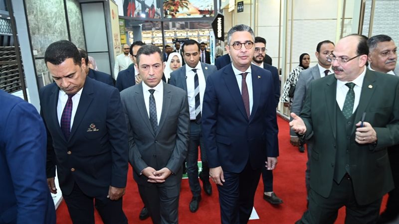 وزير التموين يفتتح