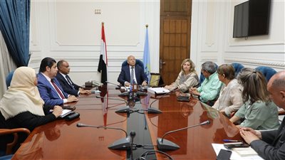 محافظ القاهرة يبحث مع أعضاء جمعية محبى الأشجار جهود الحفاظ على التراث