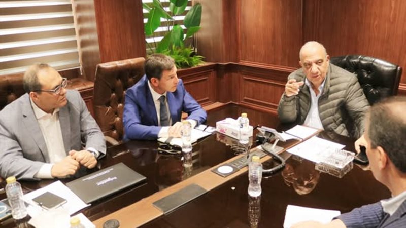 اجتماع وزير السياحة