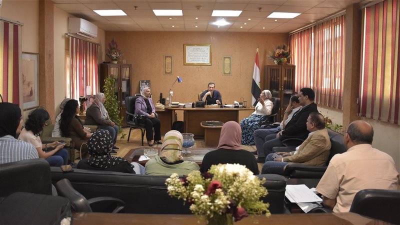 أيمن الشيوي في اجتماعه