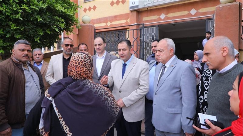 محافظ دمياط يبحث