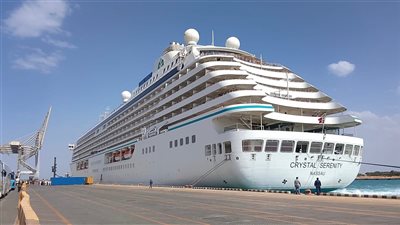 ميناء السخنة يستقبل السفينة CRYSTAL SERENITY بحمولة 1100 فرد