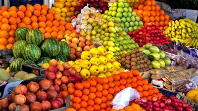  سعر الفاكهة اليوم، انخفاض الفراولة والجوافة وارتفاع العنب 20 جنيهًا