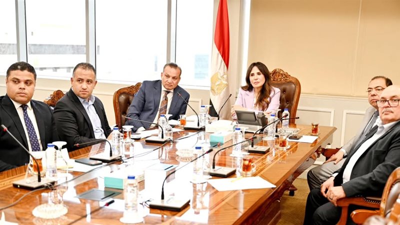 وزيرة الإسكان تتابع