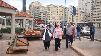 نائب محافظ الإسكندرية تقوم بجولة موسعة بحي وسط للارتقاء بالمظهر الحضاري