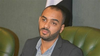 محمود كامل: 