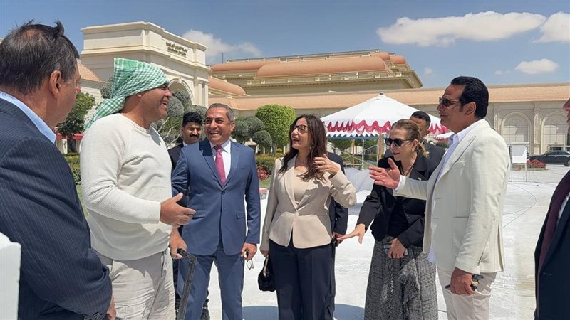 وزيرة الثقافة تزور