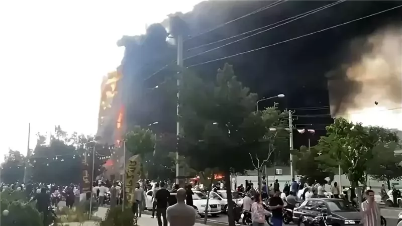 جانب من الحريق الضخم