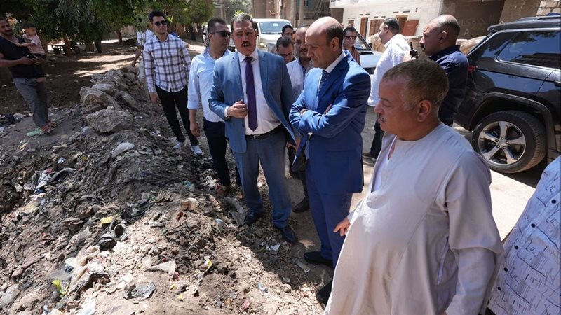 محافظ أسيوط يصطحب