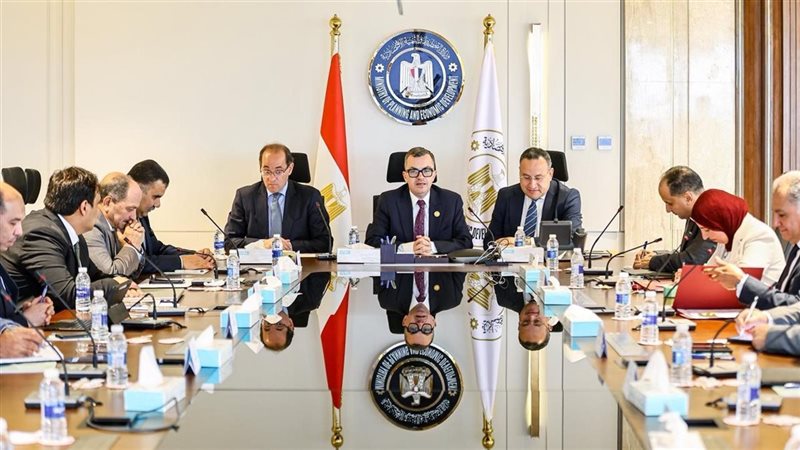 3 وزراء يبحثون سبل