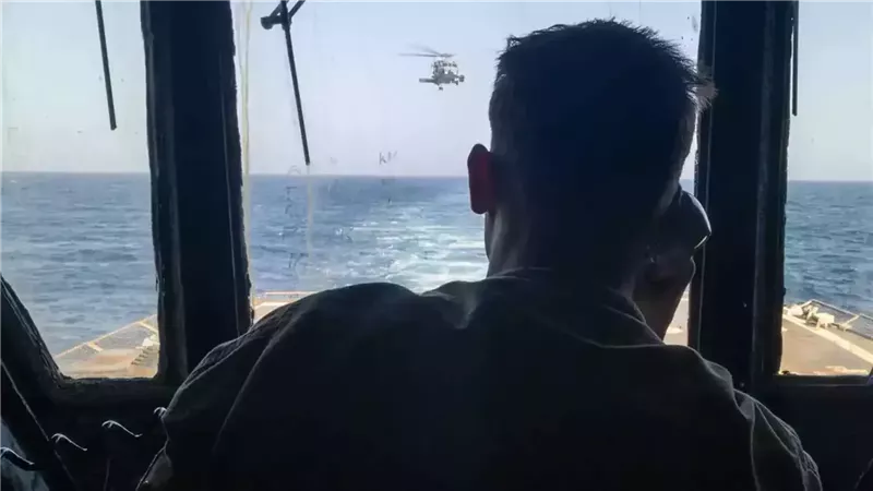 بحار أمريكي على متن