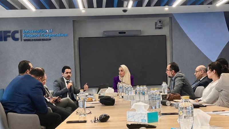 مسؤولو الاسكان