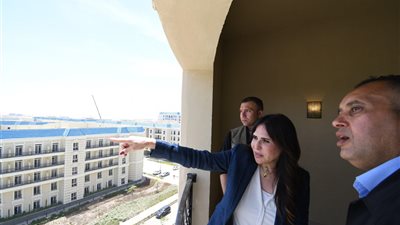 وزيرة الإسكان تشدد على ضرورة الالتزام ببرنامج تنفيذ وتسليم وحدات الداون تاون بالعلمين الجديدة