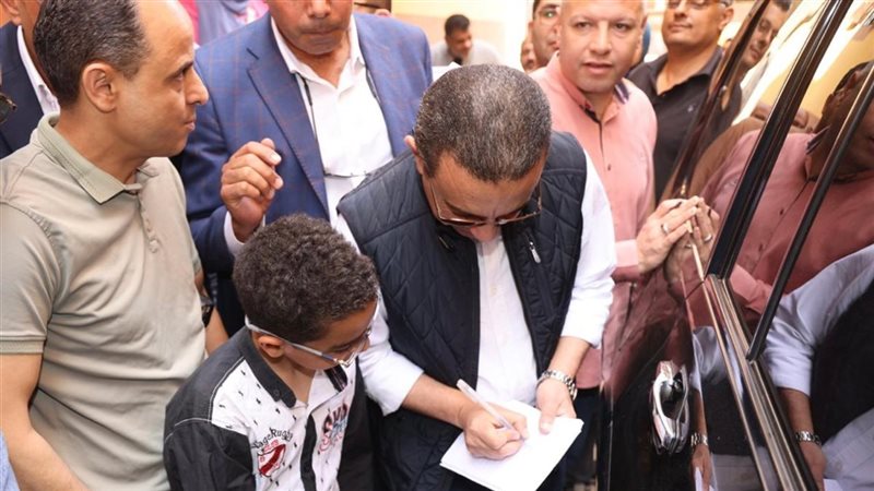 محافظ المنوفية يوقع