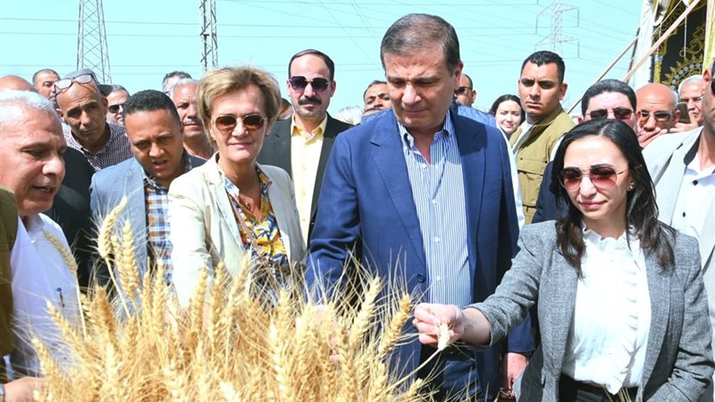 محافظ البحيرة تستقبل