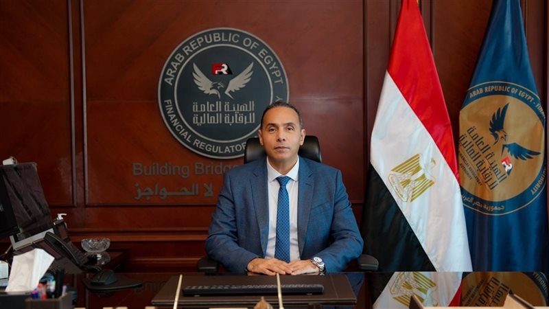 الدكتور إسلام عزام