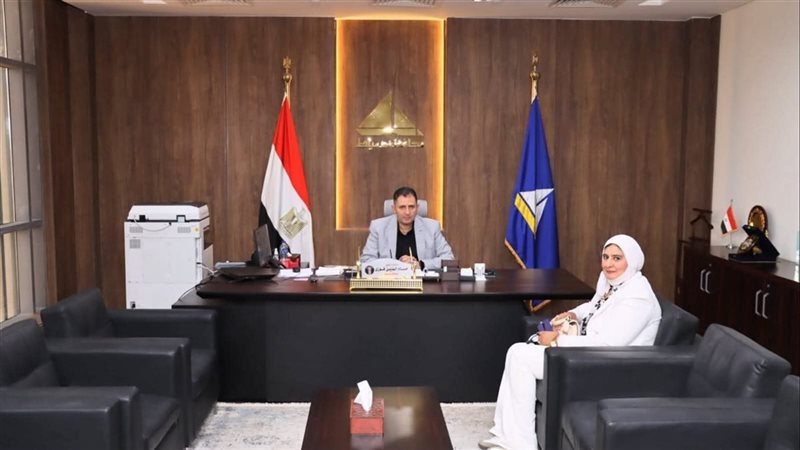 محافظ دمياط يبحث