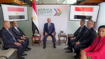 رسائل السيسي لرئيس CMA – CGM الفرنسية: نتطلع لتعزيز استثمارات الشركة بالمنطقة الاقتصادية لقناة السويس.. وضرورة تكاتف أطراف منظومة الشحن البحري الدولية لمعالجة الاختناقات