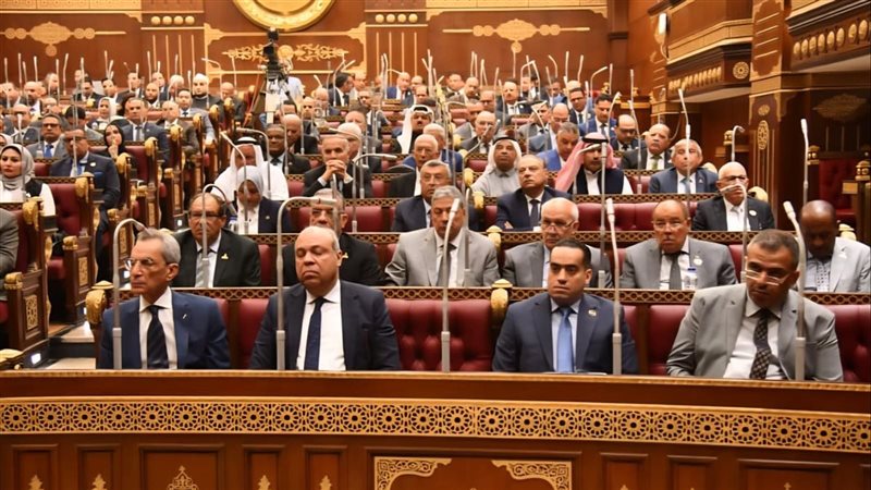 مناقشة تطوير المطارات