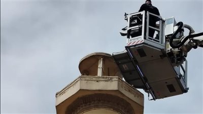 في استجابة عاجلة، الأوقاف تزيل خطرًا أعلى مئذنة مسجد بمدينة نصر (صور)