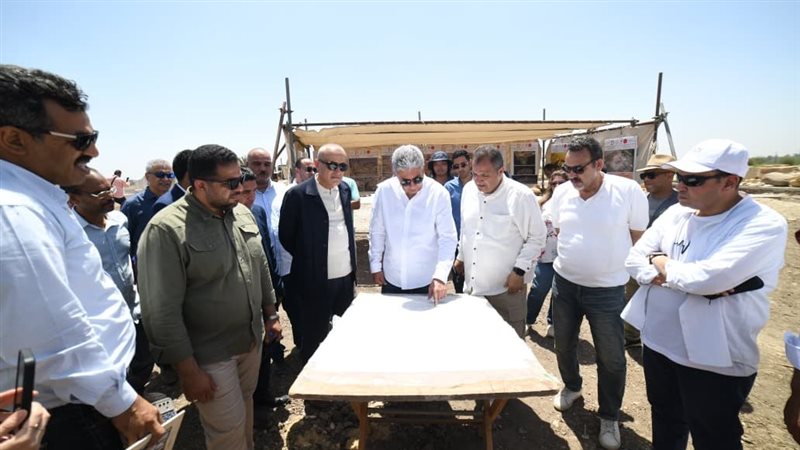 جولة وزير السياحة