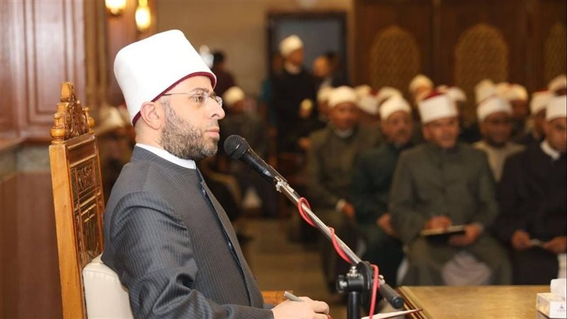 وزير الأوقاف يجتمع