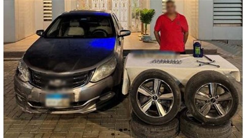 سقوط لص إطارات السيارات