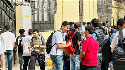 فرحة طلاب ثانية ثانوي بالجيزة لسهولة امتحاني الفيزياء وعلم النفس (فيديو) 