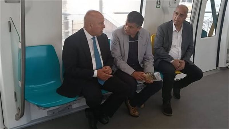 وزير النقل يستقل