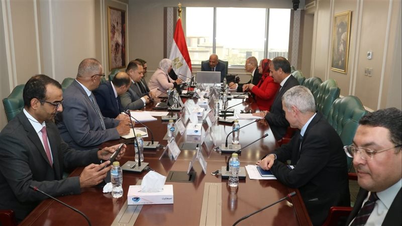 اجتماع وزير الكهرباء