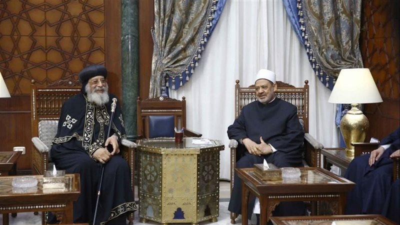 شيخ الأزهر يتلقى