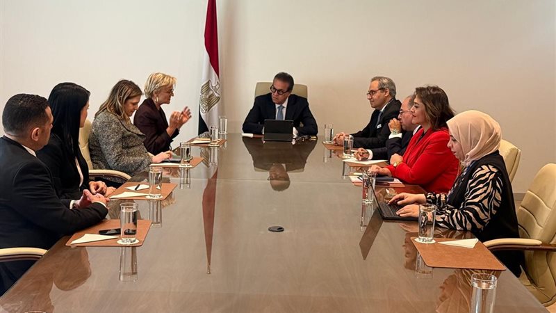 وزير الصحة يلتقي
