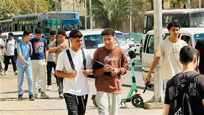 طلاب ثانية ثانوي بالجيزة عن امتحان الإنجليزي: سهل للمذاكر (فيديو) 