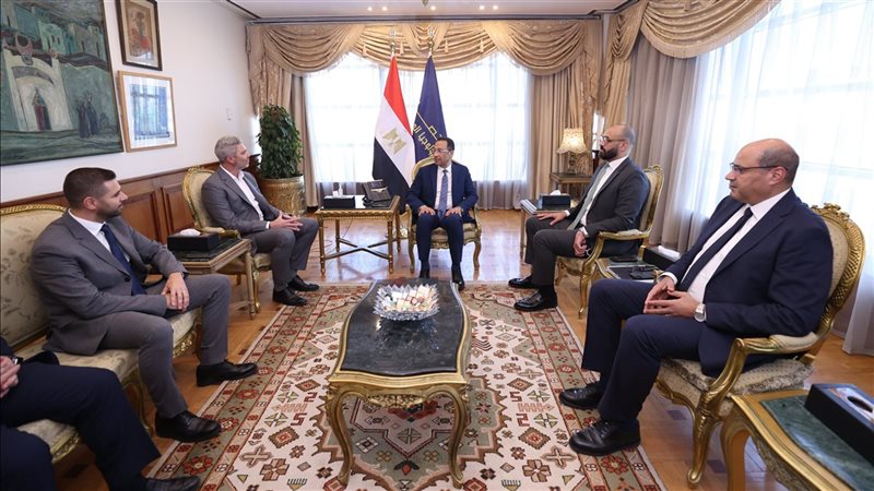 وزير الاتصالات ومسئولى