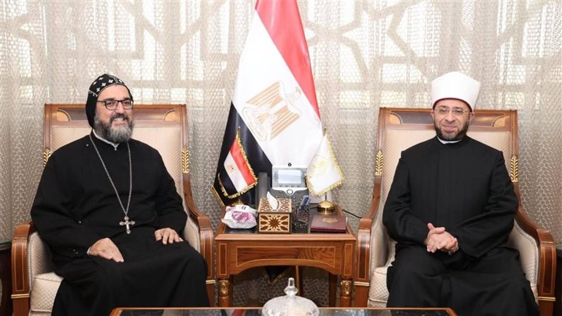 وزير الأوقاف يستقبل