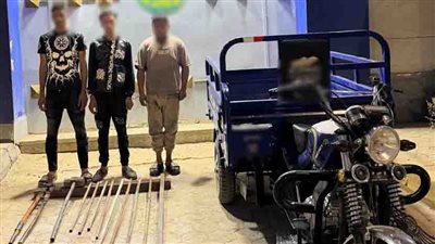 ضبط 3 متهمين حطموا لافتات إعلانية وسرقوا أجزاء حديدية منها في سوهاج 