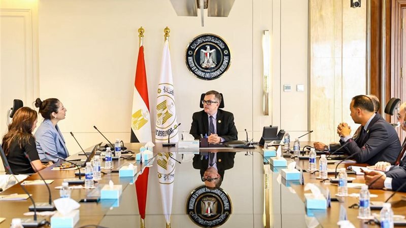 لقاء أحمد رستم مع