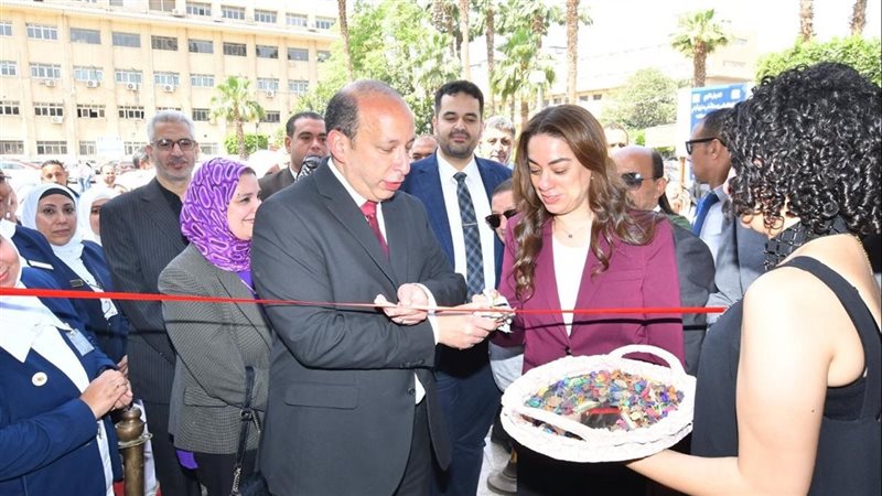عميد قصر العيني خلال