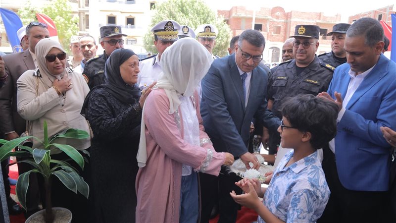 محافظ قنا يفتتح مسجد