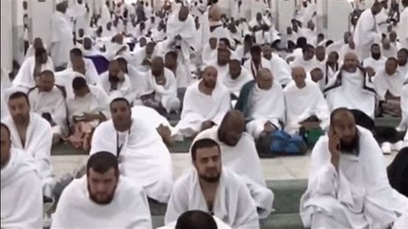 المكوث بمسجد نمرة
