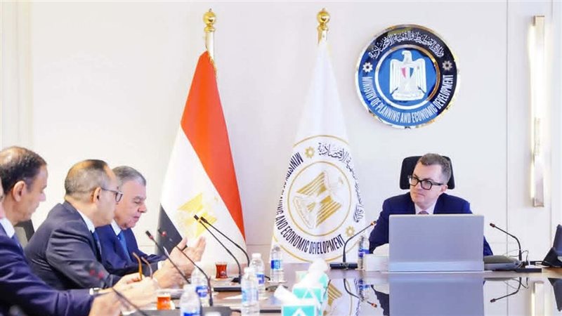 الدكتور أحمد رستم،
