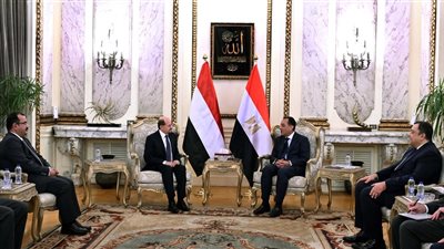 رئيس الوزراء يبحث مع نظيره اليمني التكامل والتنسيق بين البلدين في ضوء التطورات الإقليمية