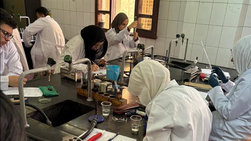 امتحانات طلاب جامعة