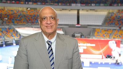 طارق الحسيني: تلقينا إشادات دولية بتنظيم كأس العالم لسلاح السيف 