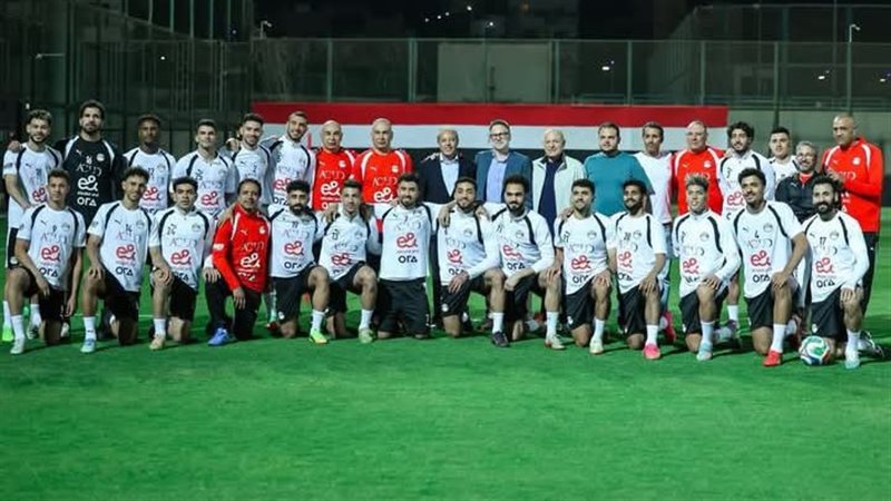 صورة تذكارية لمنتخب