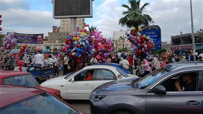 فرحة أهالي البحيرة بعيد الأضحى المبارك وبالونات تزين ميدان الاستاد بدمنهور (فيديو)
