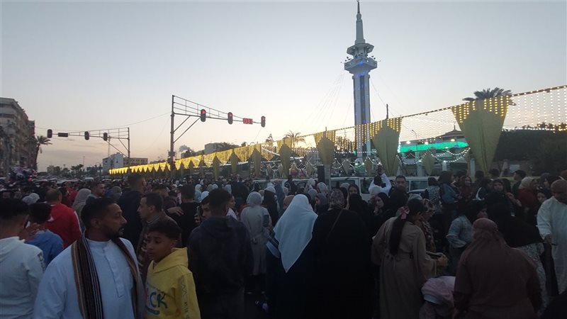 توافد المصلين استعداد