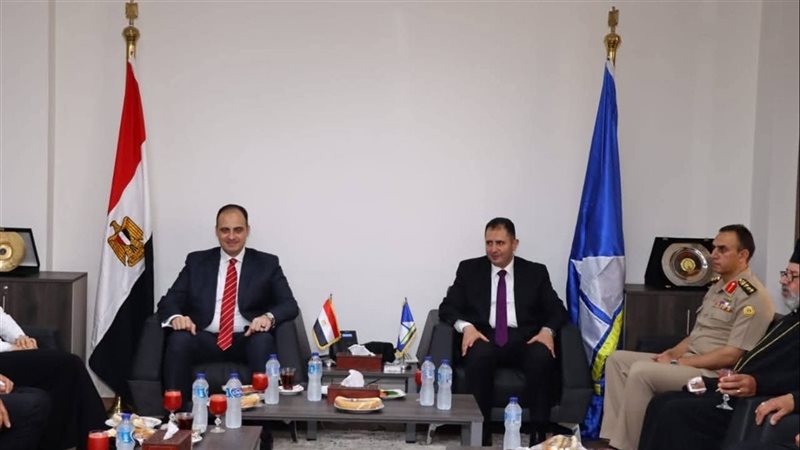 محافظ دمياط يستقبل