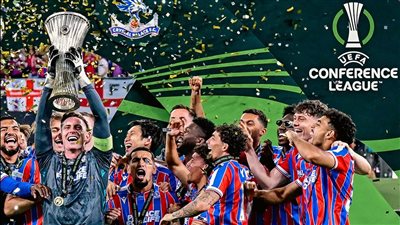 شاهد كيف احتفل لاعبو كريستال بالاس بكأس المؤتمر الأوروبي